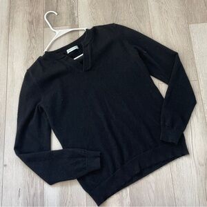 Classic Cashmere Sweater vneck long sleeve womens Black medium preppy minimalist
